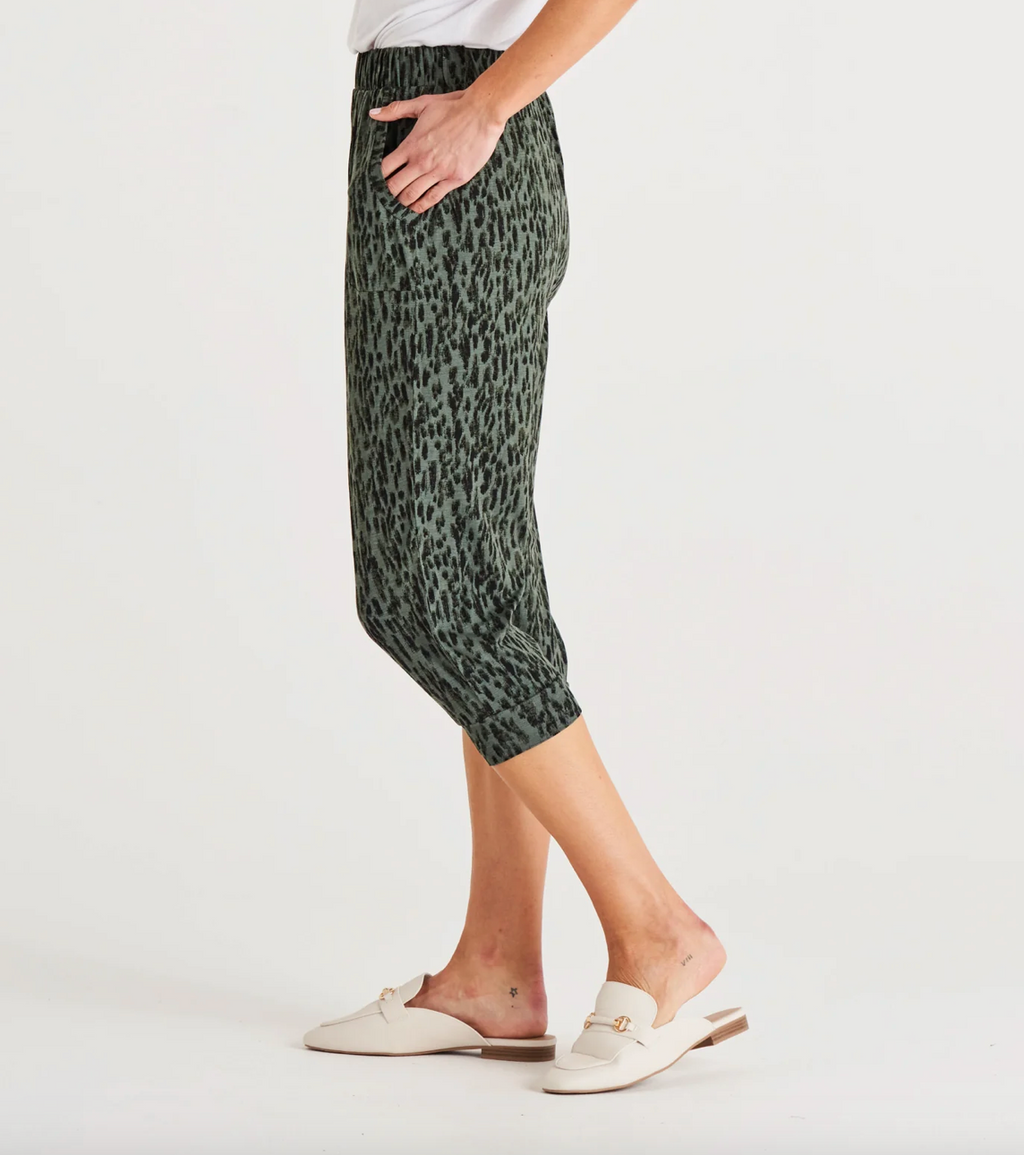 Tokyo Stretchy Mid-Rise Cropped 3/4 Jogger Pants - Abstract Green Print