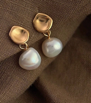 Rocky Earrings - Gold Pearl